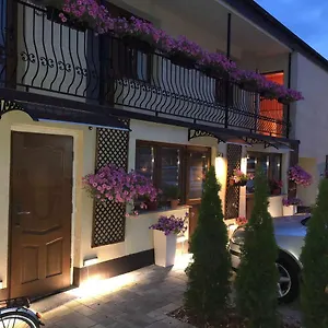 Noclegi Airportpark Пирзовице
